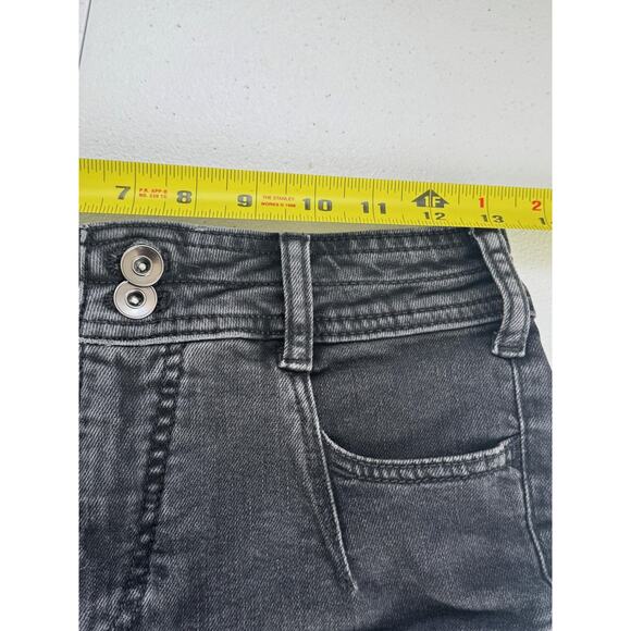 Pilcro Shorts Womens 25 Black Gray Denim MidRise Curved Hem Retro Daisy Dukes - Picture 9 of 15